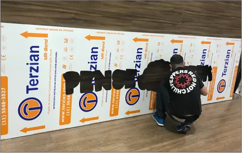 Detalhe de corte preciso em CNC