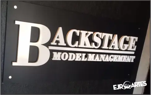 Logotipo Backstage em letra caixa